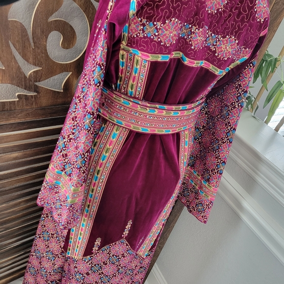 Embroidered Velvet Thobe - Picture 5 of 5